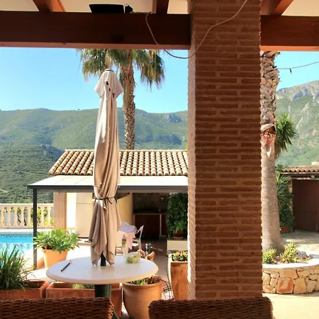 Oasis Con Piscina Y Jacuzzi 4 *